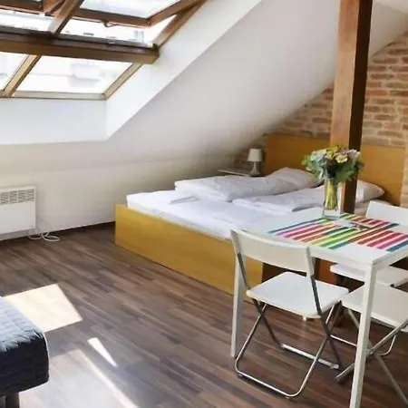 The Republic Garden Hostel Prag