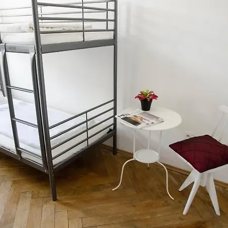 The Republic Garden Hostel Prag