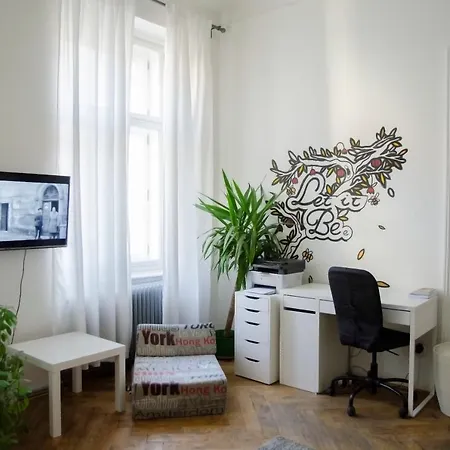 The Republic Garden Hostel Prag