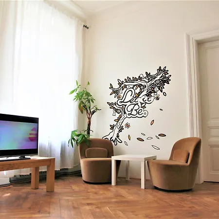The Republic Garden Hostal